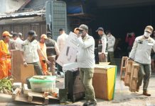 Puluhan PKL Kuasai Trotoar Kebayoran Lama Ditertibkan Petugas Gabungan